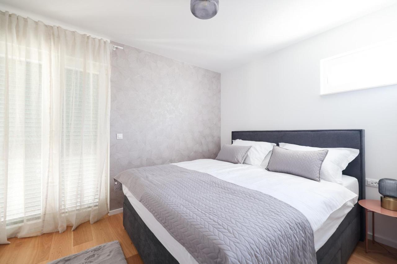 Apartments Mila Sveti Filip i Jakov Luaran gambar