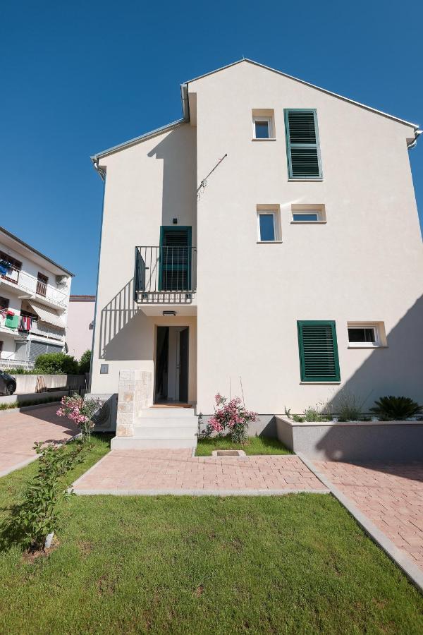 Apartments Mila Sveti Filip i Jakov Luaran gambar